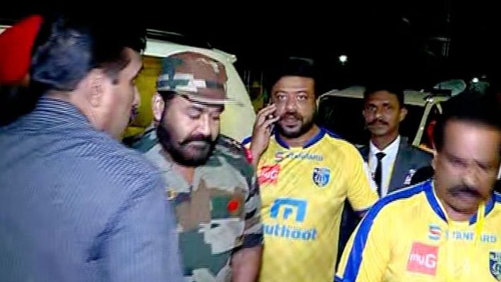 കൊച്ചിയിൽ ആവേശമായി ലാലേട്ടൻ, കേരള ബ്ലാസ്റ്റേഴ്‌സിന്റെ കളി കാണാൻ എത്തിയത് പട്ടാളവേഷത്തിൽ