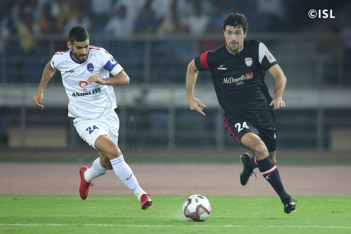 ആദ്യ പകുതിയിൽ ഗോളടിക്കാതെ ഡൽഹിയും നോർത്ത് ഈസ്റ്റും