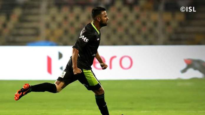 ആദ്യ പകുതിയിൽ ഡൽഹി മുന്നിൽ