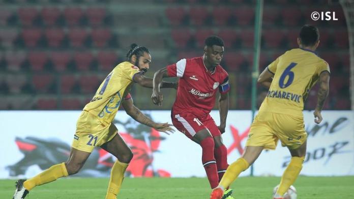 ആദ്യ പകുതിയിൽ ഗോളടിക്കാതെ കേരള ബ്ലാസ്റ്റേഴ്‌സ്