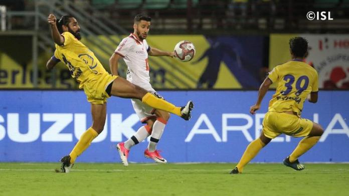 തറവാട്ടിൽ കിതയ്ക്കുന്ന ബ്ലാസ്റ്റേഴ്‌സ്, ആദ്യ പകുതിയിൽ രണ്ടു ഗോളുകൾക്ക് പിന്നിൽ