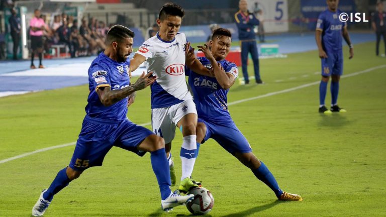 ആദ്യ പകുതിയിൽ മുംബൈ മുന്നിൽ