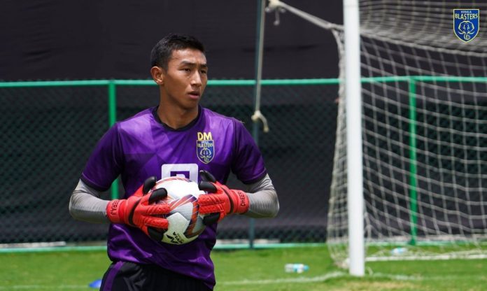 ബ്ലാസ്റ്റേഴ്‌സിന്റെ ധീരജ് ധീരൻ!!, പൂർണ പിന്തുണയുമായി പ്രൊഫസർ