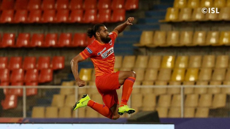 ആദിൽ ഖാൻ സ്റ്റണർ, പൂനെ കുതിക്കുന്നു