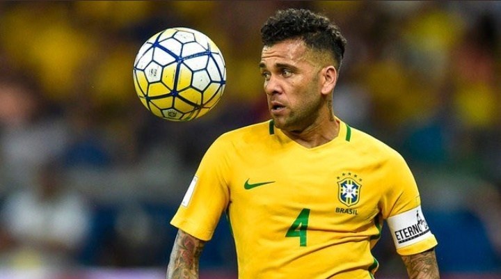 നെയ്മറിന് തിരിച്ചടി, ബ്രസീലിനെ കോപ്പയിൽ ഡാനി ആൽവെസ് നയിക്കും