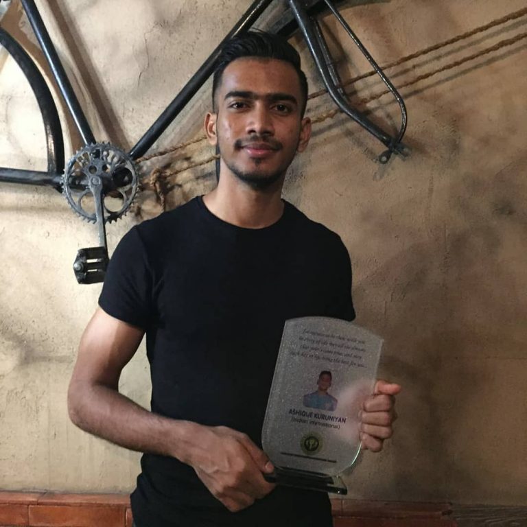 ആഷിക്ക് കുരുണിയനെ ആദരിച്ച് മഞ്ഞപ്പട, ഇത് ബ്ലാസ്റ്റേഴ്‌സിലേക്കുള്ള സൂചനയോ ?