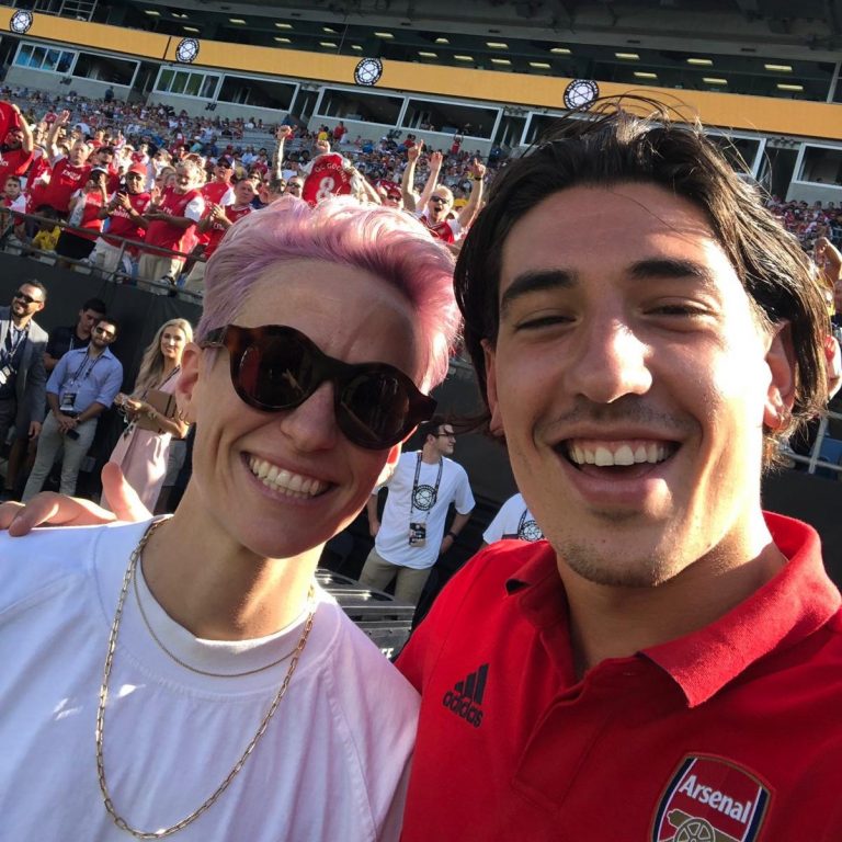 ഫുട്‌ബോൾ റാണിയോടൊപ്പം സെൽഫി എടുത്ത് ഹെക്ടർ ബെല്ലരിൻ