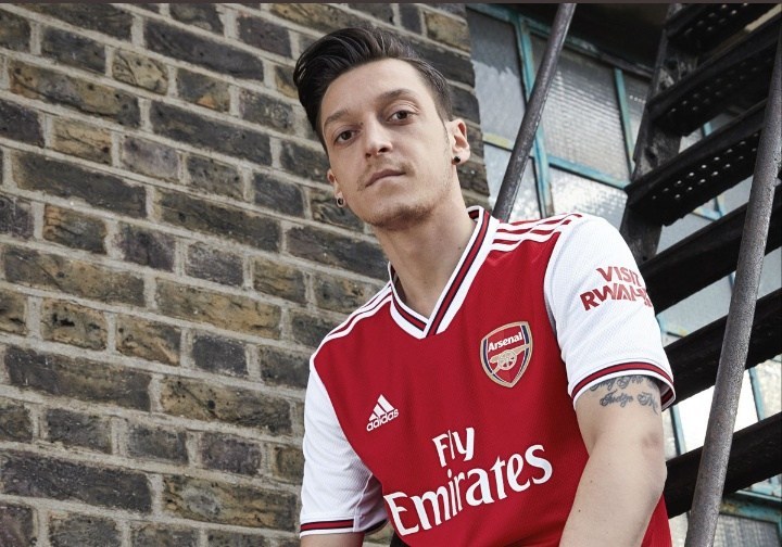 ആഴ്സണൽ പുതിയ ജേഴ്സി ഇറക്കി